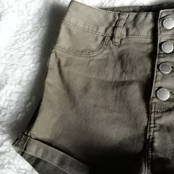 Shorts - Picture 2 of 5